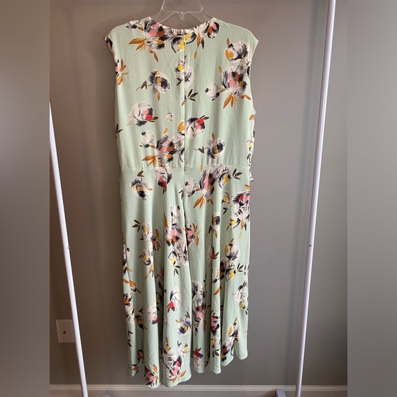 Lauren Ralph Lauren light sage green floral sleeveless crepe dress - Picture 3 of 9